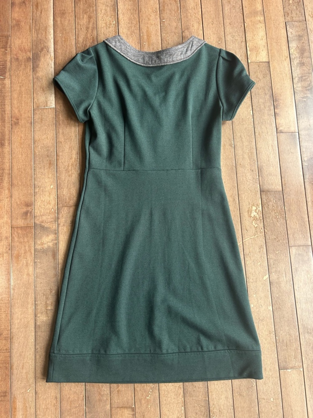 Theme Women’s Forest Green Short Sleeve Dress with Gray Zip Size Small - Picture 8 of 9
